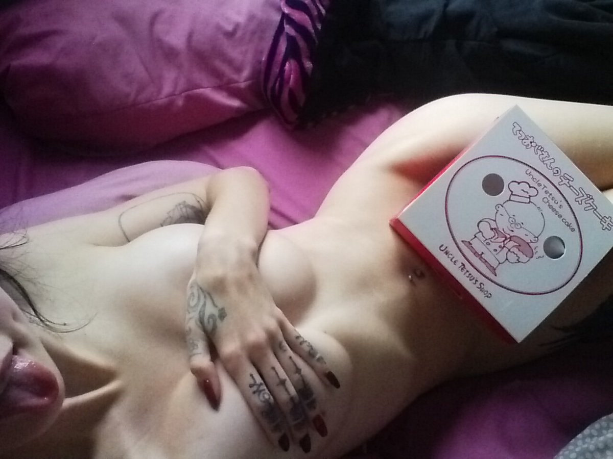 AudreyLaVey's tweet photo. Starting my day right with cheesecake of the gods. Bring me one & be prepared for me to suck your dick dry. #UncleTetsus #cheesecakeslut https://t.co/jprddm9Tpj