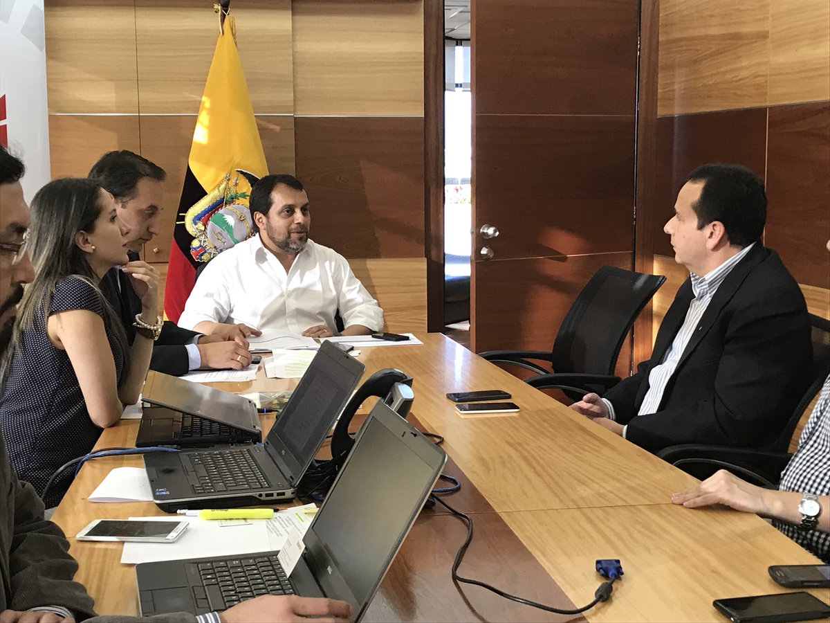 PaulGranda's tweet photo. Mantuvimos reunión de trabajo con @latam y @Tame_EP para analizar estrategias que mejoren la conectividad interna del Ecuador https://t.co/iLNpJMVdUQ