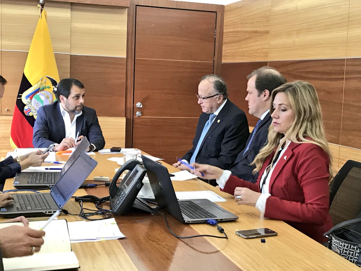 PaulGranda's tweet photo. Mantuvimos reunión de trabajo con @latam y @Tame_EP para analizar estrategias que mejoren la conectividad interna del Ecuador https://t.co/iLNpJMVdUQ
