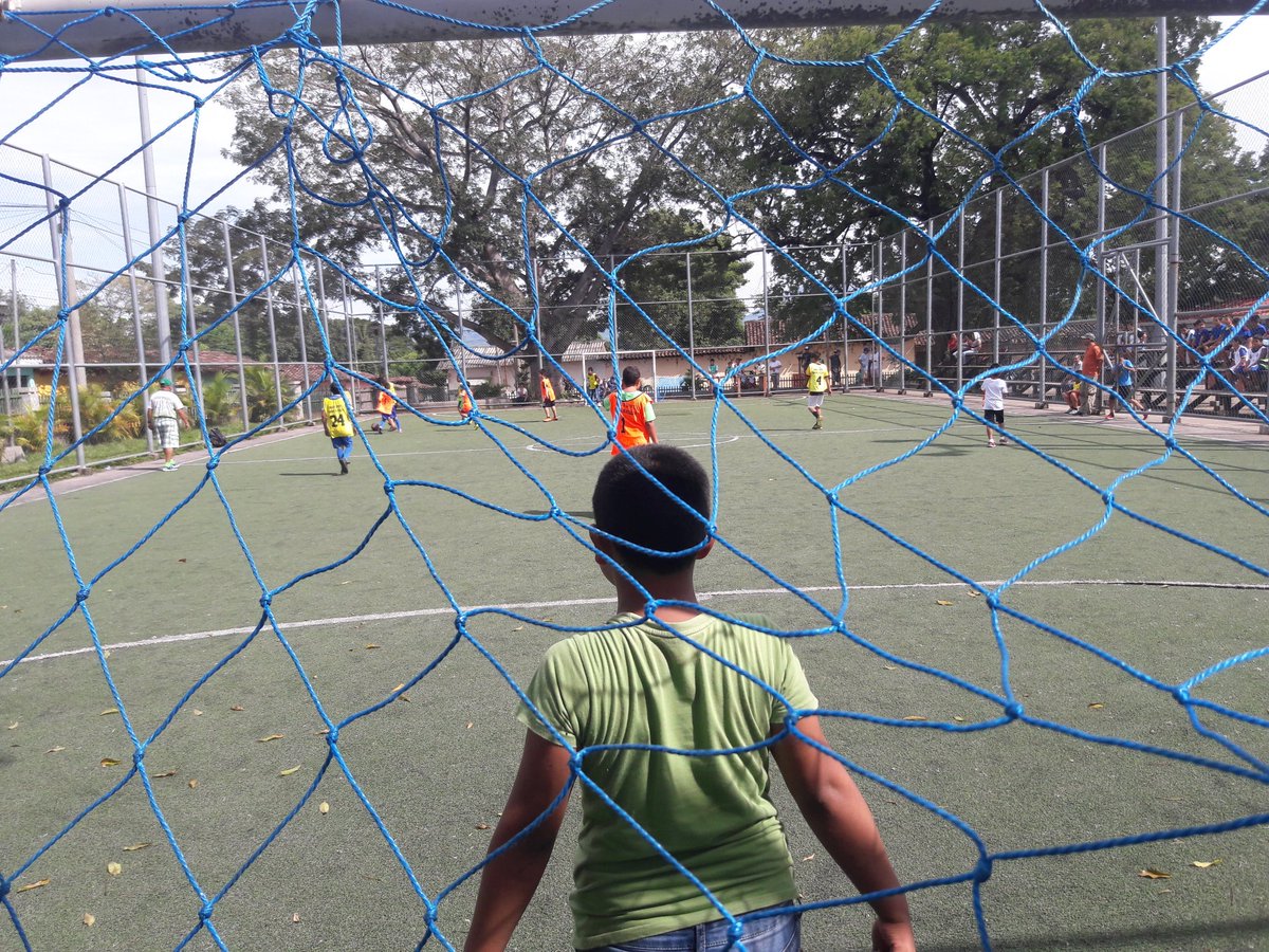 Alc_Atiquizaya's tweet photo. #ApoyoAlDeporte Fogueo de FUTSAL Infaltil para el torneo denominado #UDMA2017 #MunicipalidadDeAtiquizaya 
Ana Luisa de Gonzalez-Alcaldesa https://t.co/9As3LoROq7