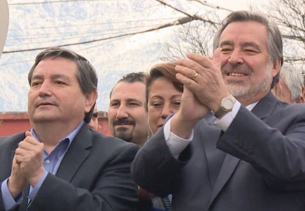 joseantoniokast's tweet photo. 13 días y @guillier aún mantiene silencio y no se hace cargo de sus vínculos con el narcotráfico. ¿Sigue la espera? https://t.co/ErdO2gtuS6