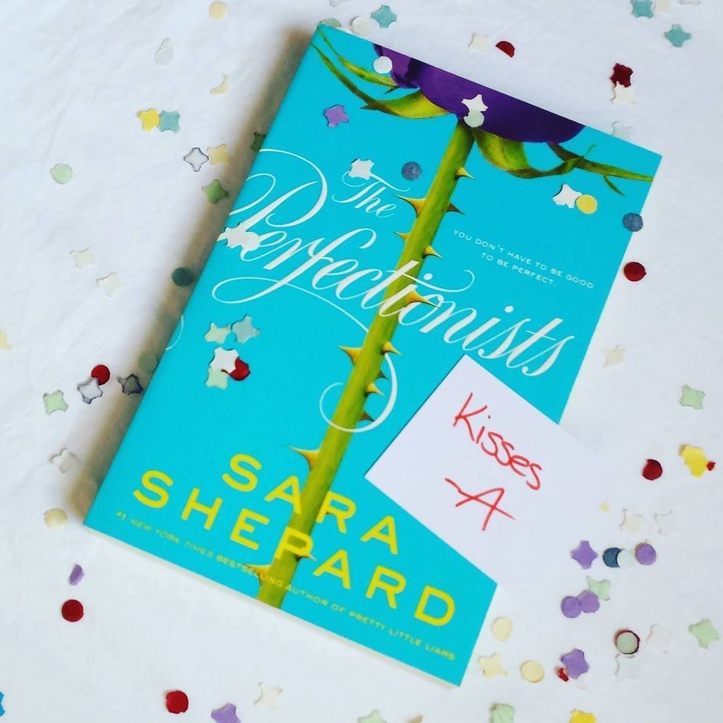WorldofBooksFae's tweet photo. After the succes of Sara Shepard's Pretty Little Liars, this book series is also turned into a tv series! 😍 Have y… https://t.co/5PBTDdkThV https://t.co/gRvx6eudjG