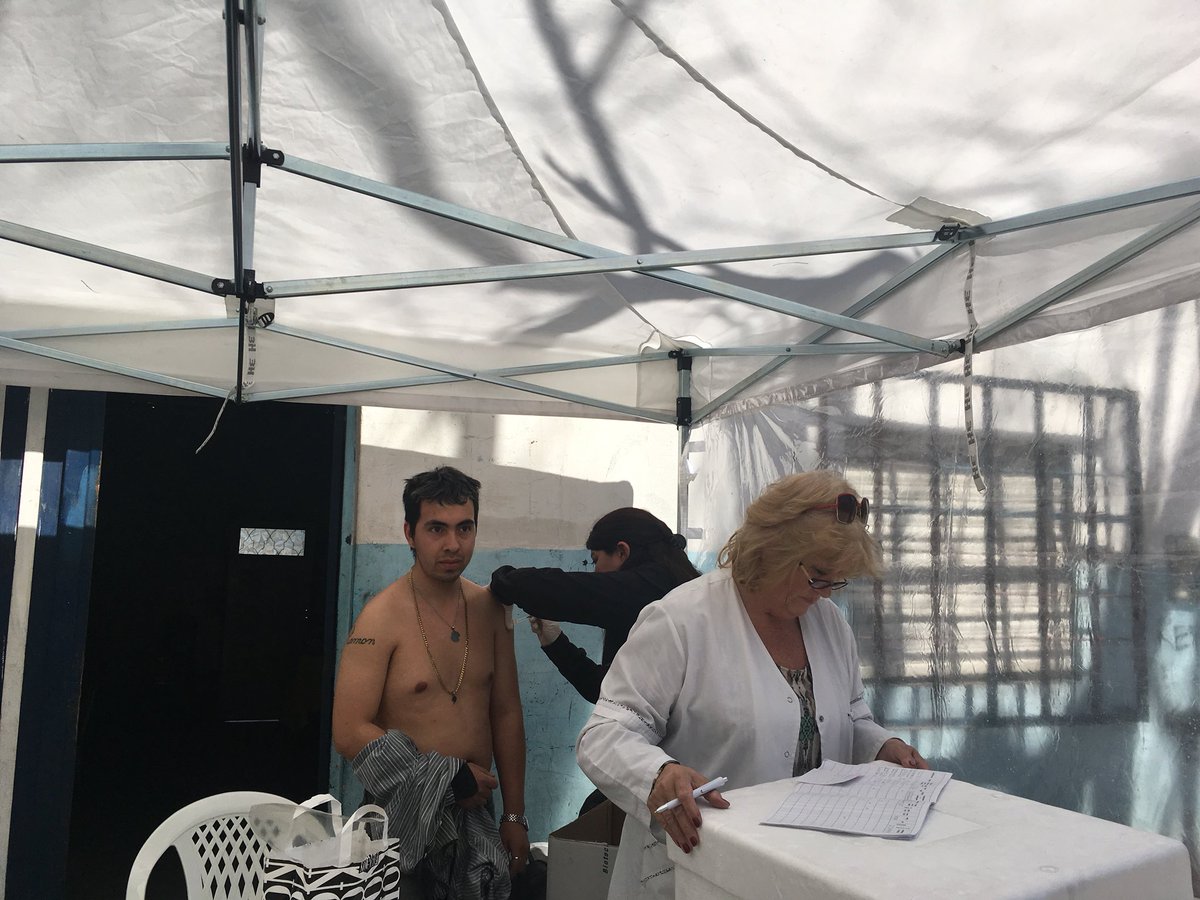 MarisaPicollo's tweet photo. Sec de Salud en Villa Caraza Vacunando niños y adultos @SaludLanus @lanusmunicipio @Nestorgrindetti https://t.co/1fOD35DRmj