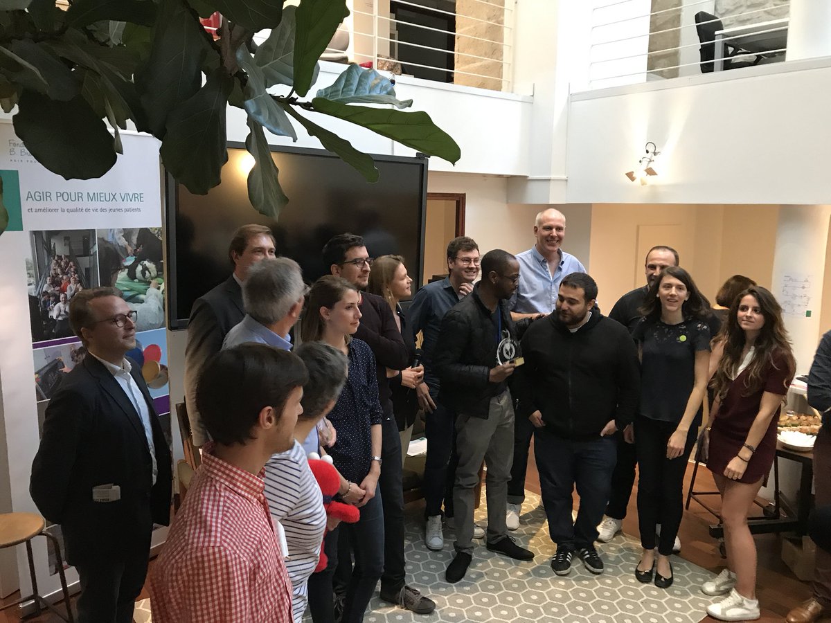 laumacom's tweet photo. #hackafond Encore des gagnants @FranceRein et la Fédé Leucémie Espoir qui se partagent 8 000 € #prixfondationbbraun https://t.co/AWUg4QbRLV