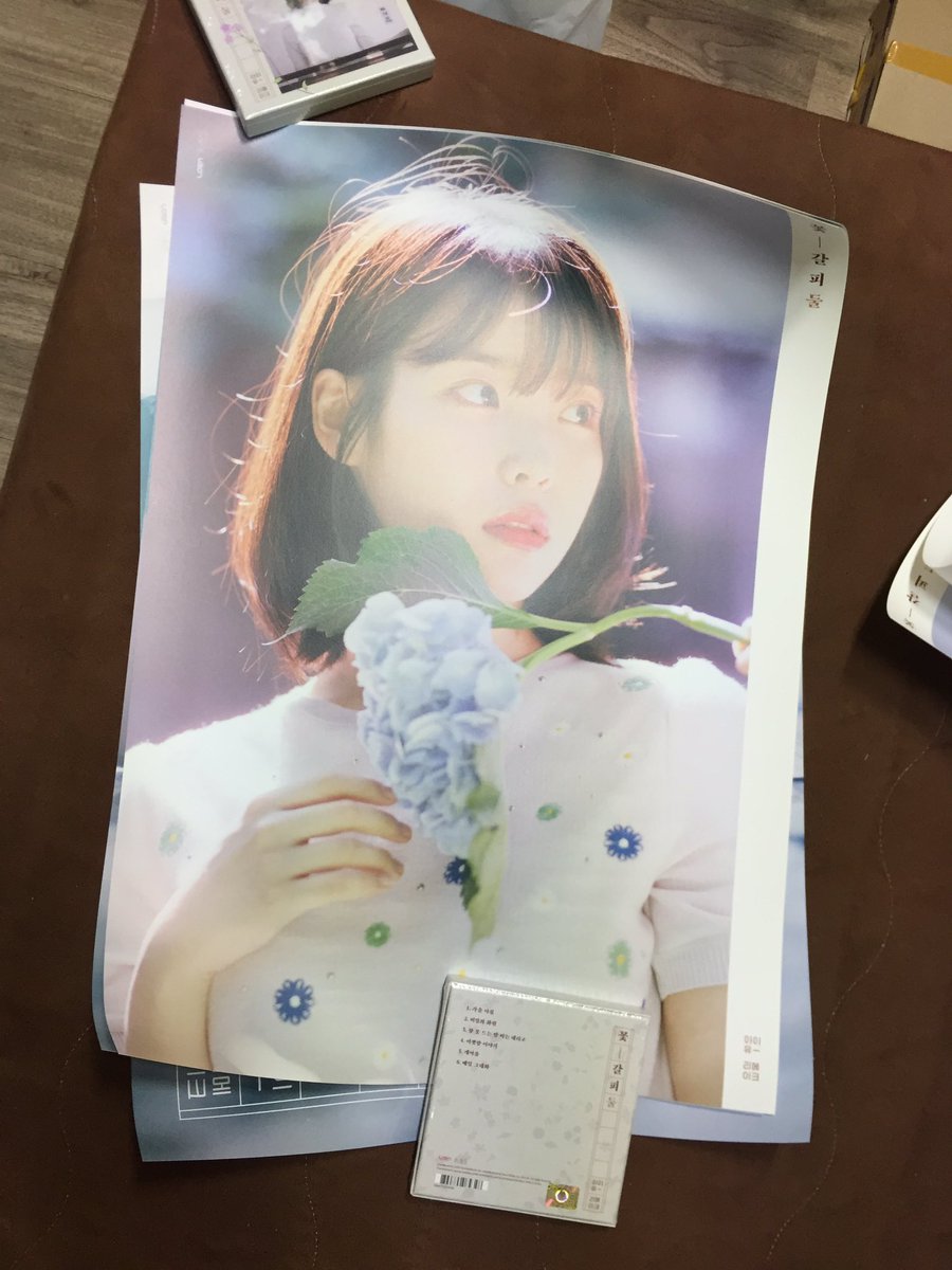 jieun_forever's tweet photo. 밤에... 이 시간에 택배 왔다면??? ㅋㅋㅋ #아이유 #이지은 #꽃갈피둘 #대박 #짱 #이쁘다 #IU #LeeJiEun #remakealbum #IU #flowerbookmark2 #vietnamfan @lily199iu @FAVE_ENT https://t.co/csQc08oFrW