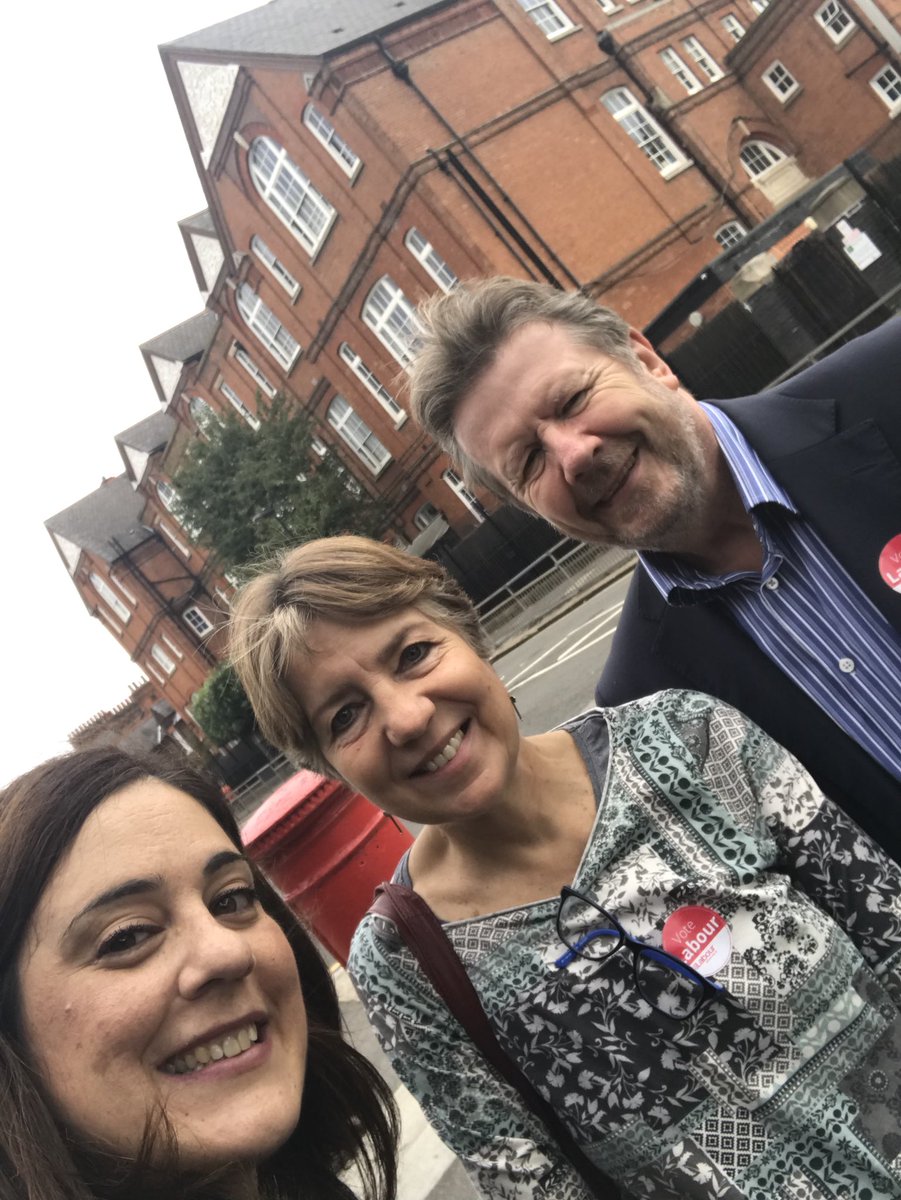 perayahmet's tweet image. Doorknocking in Gladstone Ave this morning. Good to speak to Oz &amp;amp; Norma. Thank you to Ruth for joining us 🌹#NoelPark