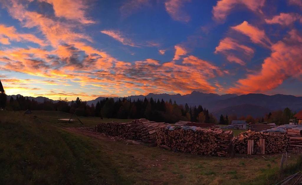 MihaOblak's tweet photo. Bohinj! 
#bohinj #bohinjskabistrica #slovenia #igslovenia #cloudporn #sunset #mountains #alps #picnic #teambuildin… https://t.co/MrI2osa0TQ https://t.co/Ob4AE3VmAX