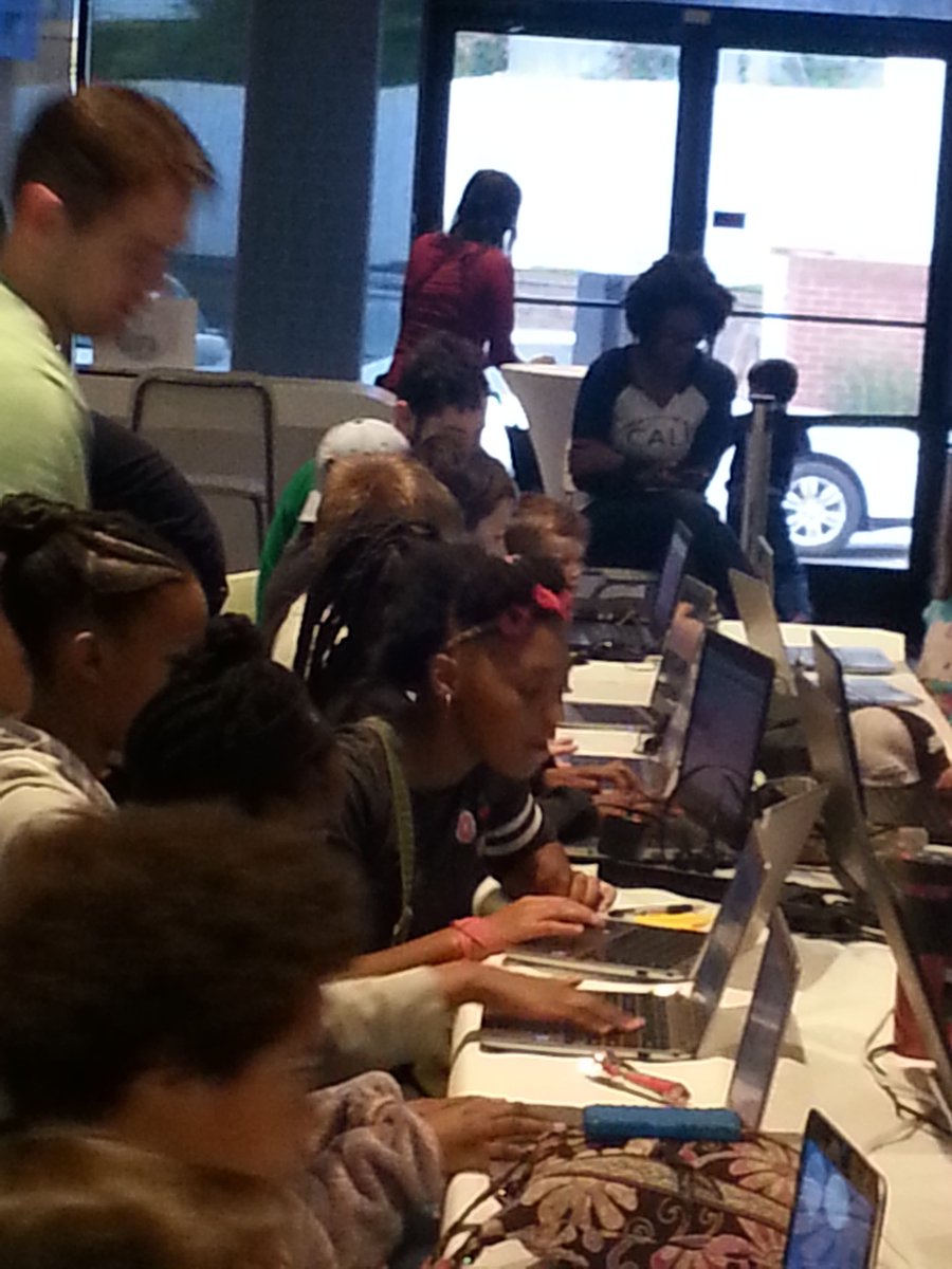 acooktweet's tweet photo. Students from all over the KC metro learning to code. #coderdojokc https://t.co/4x2bgNe3bj