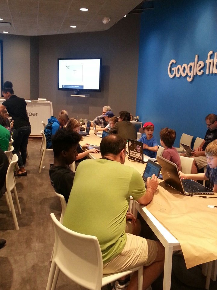 acooktweet's tweet photo. Students from all over the KC metro learning to code. #coderdojokc https://t.co/4x2bgNe3bj