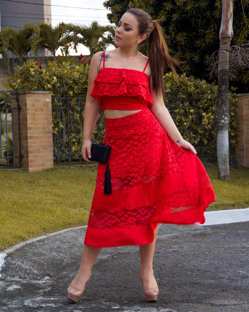 acessocacau's tweet photo. #FOTO: Dama de vermelho 😍🌷|Via IG: https://t.co/KUW78D9xCd https://t.co/LfSkOg1gUc