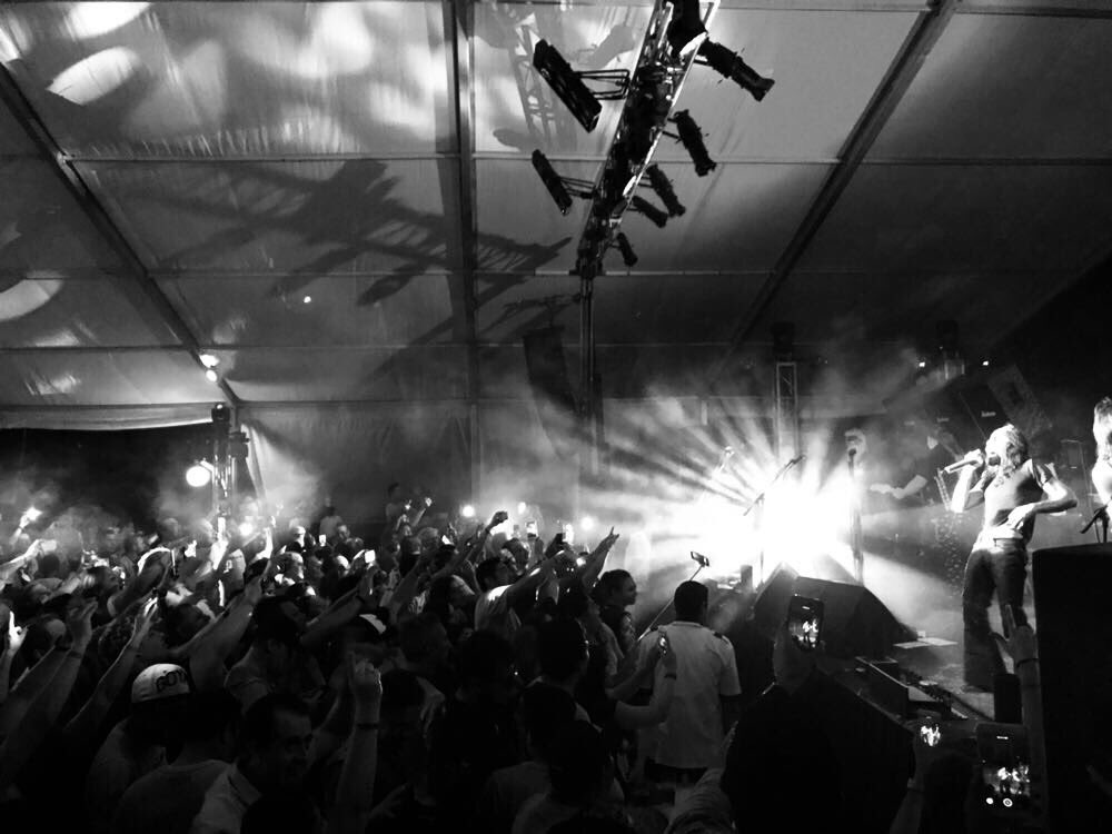 markatalent's tweet photo. Increíble noche con @moderatto encendió el escenario en Puerto Vallarta 🎸🎤🎇🤘🏻 #booking #MarkaLive #Rock #Mobil #méxico https://t.co/4BIspABBU7