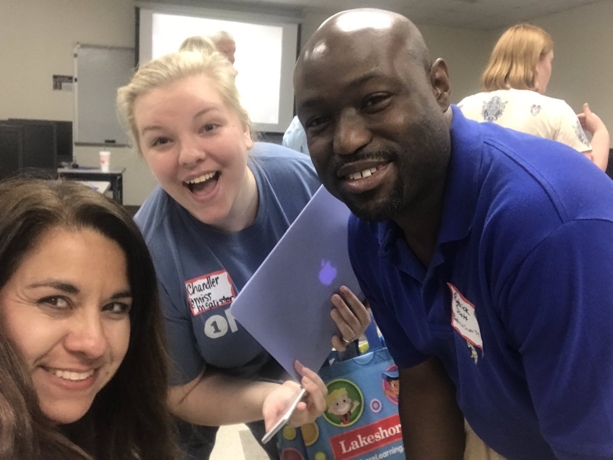 vickyfarias7716's tweet photo. #edcampdallas #RISDPBIS Building relationships - #growingPLN #SVEPBIS #svegrows #cantstoprisd @ForestMeadowJH #risdgreatness https://t.co/4Eo4nlQKOH