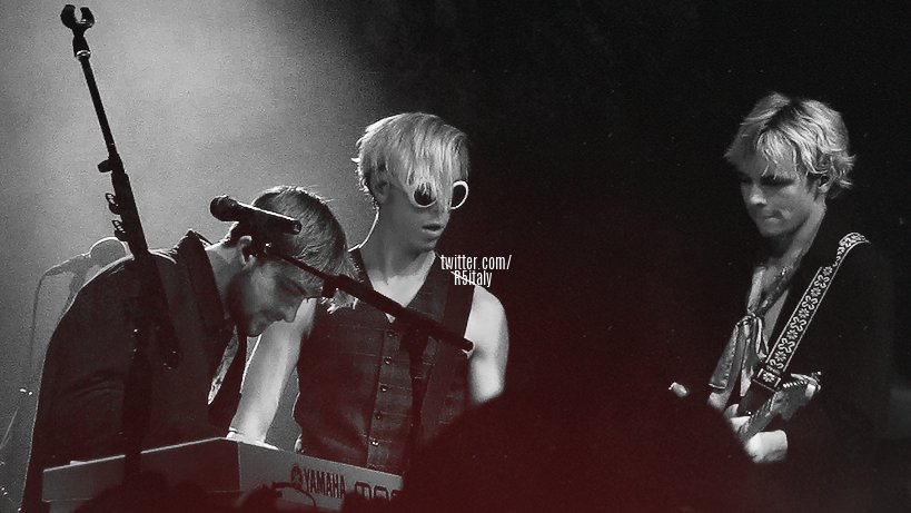R5italy's tweet photo. #NewAddictionsTour #Milan 🇮🇹
@officialR5 @rockyR5 @rikerR5 @rossR5 
(do not repost without credits) https://t.co/msrIGP1vOj