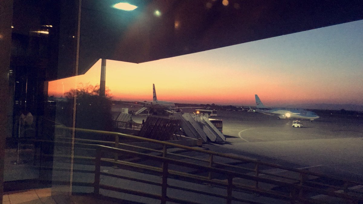 TheJoubori's tweet photo. Admiring the sunset while waiting for my plane #Greece #Rhodes #Sunset #Views #PlaneDelayed #ImComingHome https://t.co/mtNZokjc8Z