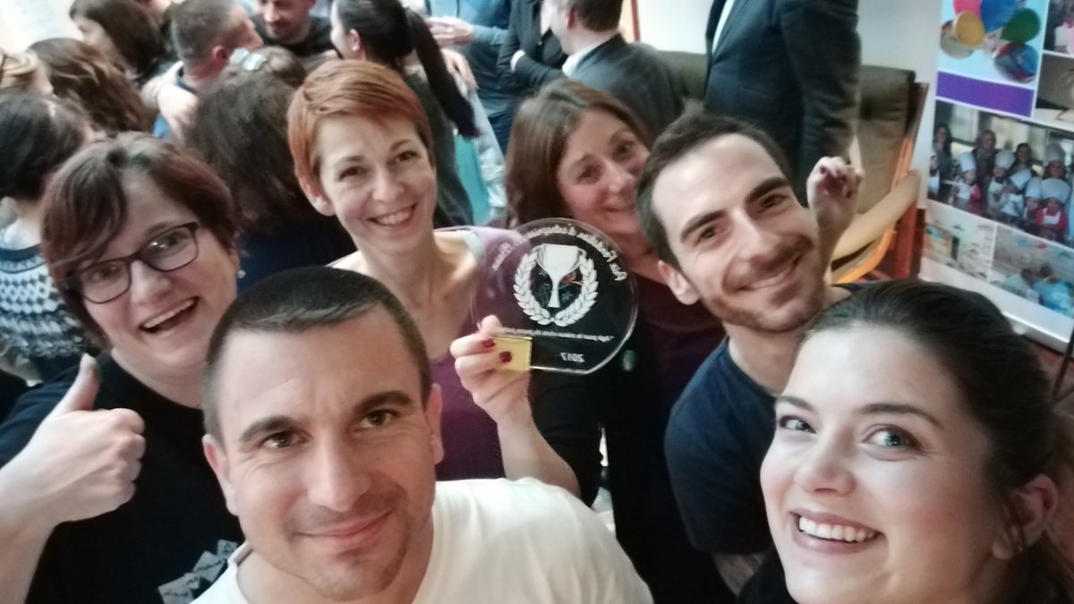 Em_Mariotte's tweet photo. Bravo à tous pour ce hackathon de folie @bbraun_fr et merci à cette team formidable pour @FrancePsoriasis ! Rdv pour le prochain ;) https://t.co/v8DgTcU11a