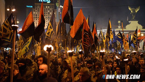 MauriceSchleepe's tweet photo. This is #Kiev today,#Ukrainian Nazi,s Holding a #NAZI Torchlight March dedicated to the 75th anniversary of the UPA,a #Ukraine Nazi army. https://t.co/IfjZJLf8h4