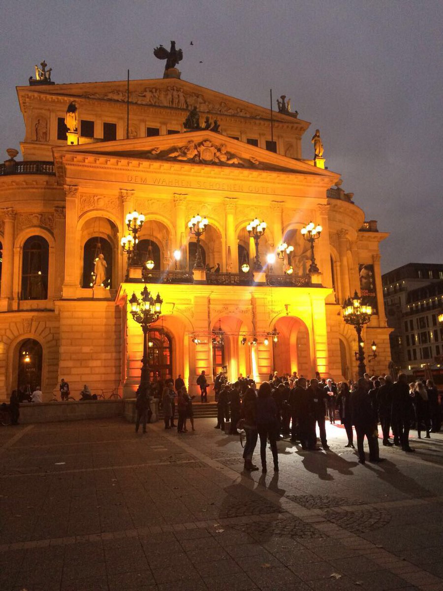 Bluetesiegel's tweet photo. Glückwunsch allen Preisträgern!

#hessischerfilmpreis #corinnaharfouch #ulrichtukur #hfp2017 #jasnafritzibauer https://t.co/PH9xnbkBTD
