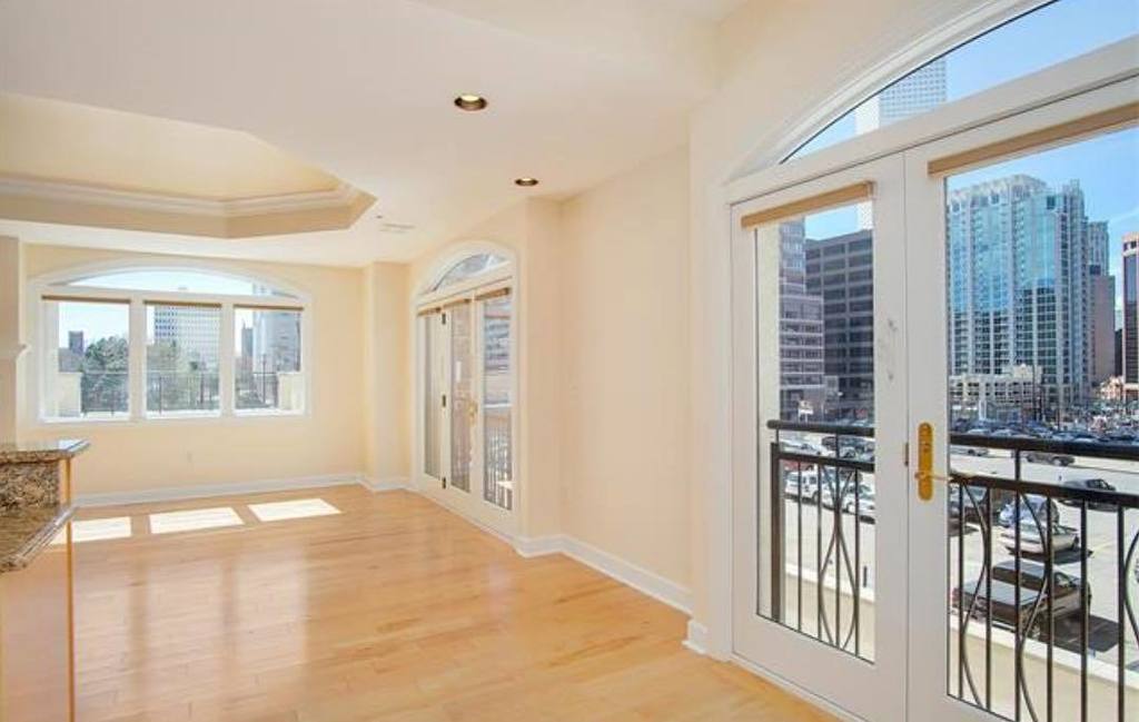 AllDenverLofts's tweet photo. Portofino Tower , Loft 302, 1827 Grant St, Capitol Hill, Denver, CO 80203 | Great natural lighting all across this… https://t.co/9g5AJEP8vV https://t.co/PLx4RyiMuX