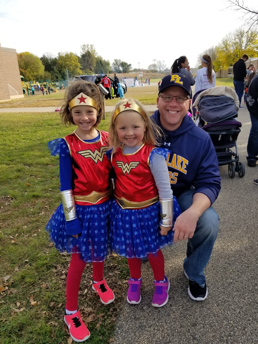 ELAC_advisory's tweet photo. Thank you Mr. Holmberg for supporting early learners @jholmberg1 #ELBOODASH2017 #ELAC_ADVISORY https://t.co/CLBeRwwsoH