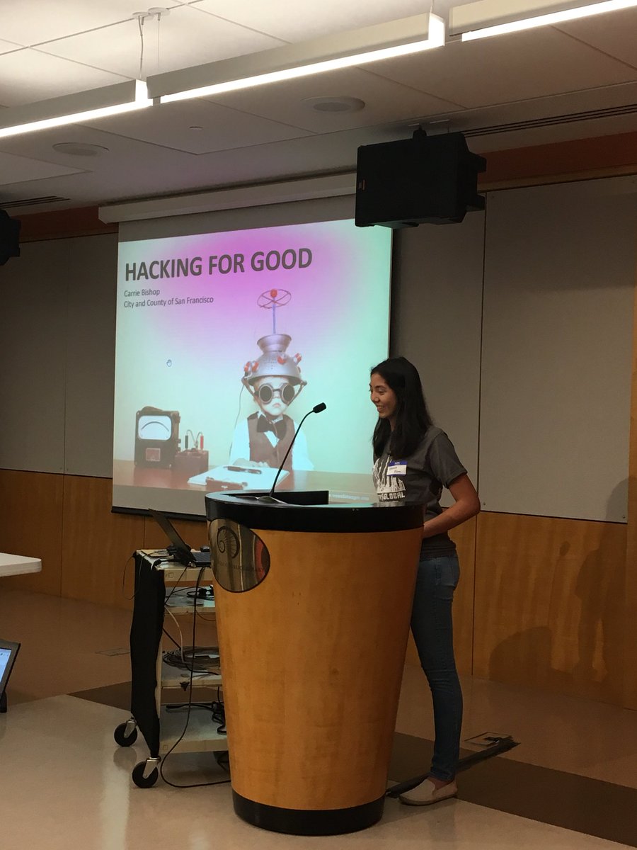 TTSF_MichelleC's tweet photo. President of @teentechsf Vanesssa Adams welcoming everyone to the #TTSFCivicHack @SFPublicLibrary ! https://t.co/iNaPD2jawF