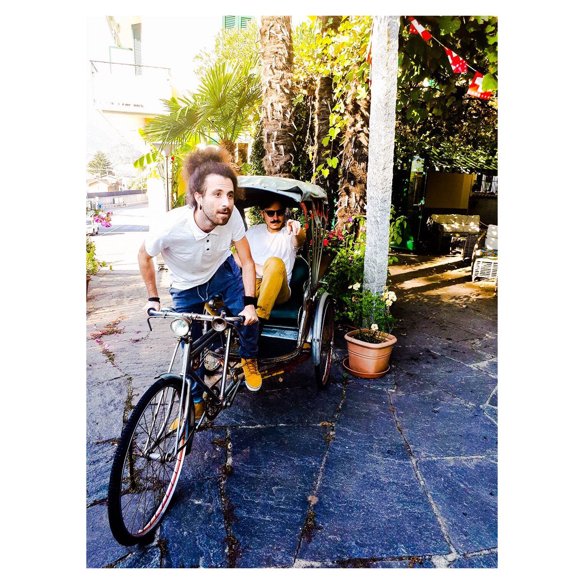MArteLabel's tweet photo. Stasera #GioEvan live a Lamone (Svizzera) 🚲🚲
#martelabel https://t.co/G7KWB5JnLu