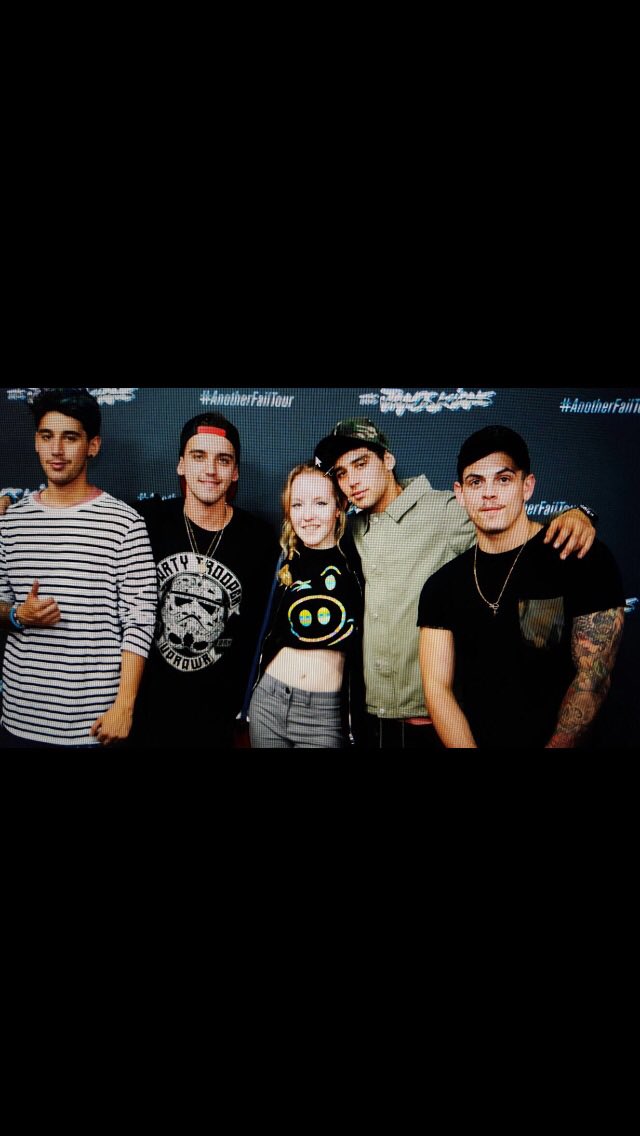 kayleighlou2002's tweet photo. 1 YEAR AGO TODAY #AnotherFailTour https://t.co/ySmpMdsw3V