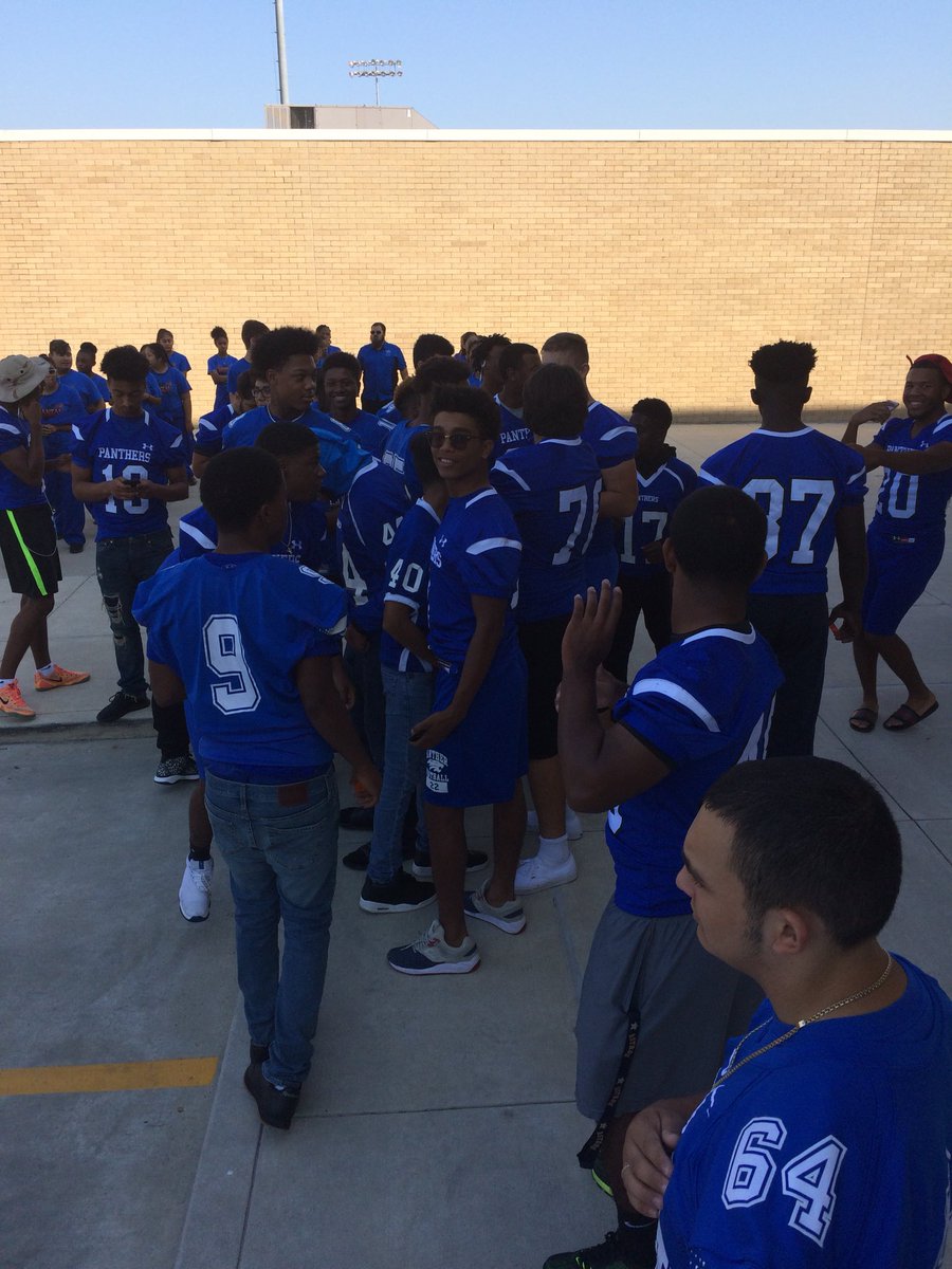 KingHSPanthers's tweet photo. #KHSHomecoming2017 #SheldonStrong #ilovesheldon #PantherPride #homecomingweek #homecoming2k17 @SheldonISD https://t.co/J4v8jOGfrj