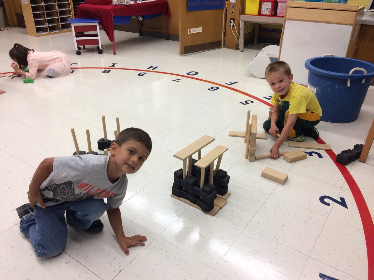enelsen3's tweet photo. Future architects and writers #GoGrewenow https://t.co/9cJBXYDW0x