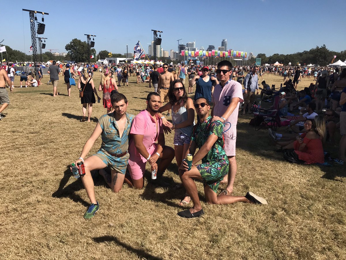 whatcedsays's tweet photo. Ran into some fellow followers of the @originalromphim lifestyle #romplife #rompon https://t.co/RdjL5o6WWy