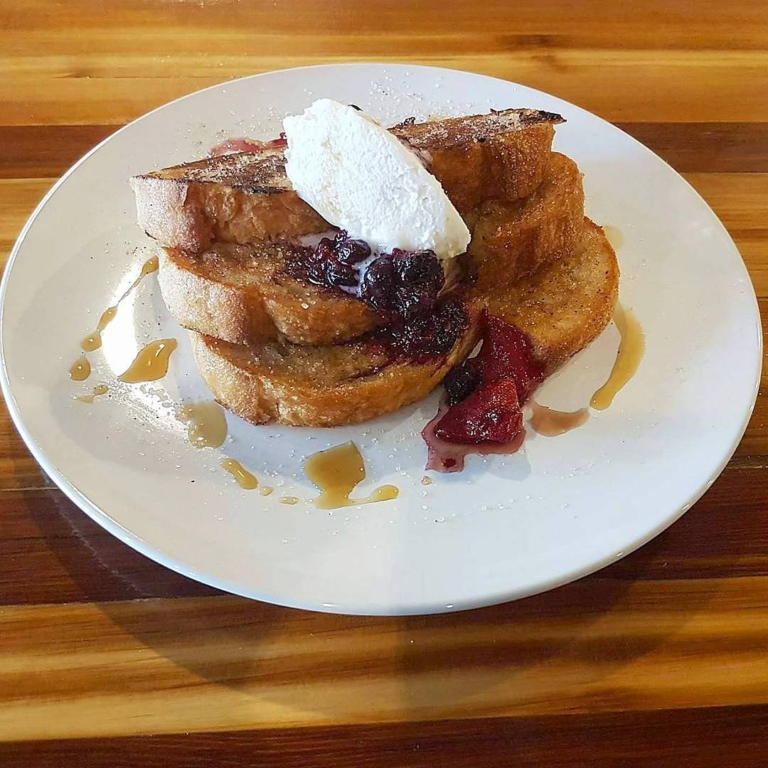 diepieyeg's tweet photo. We're open for brunch this morning 11am-2pm! Then back to our regular menu from  2pm -10pm 🍕 #yegbrunch #yegfood #dairyfree #edmonton #local https://t.co/jWJfDCoga1