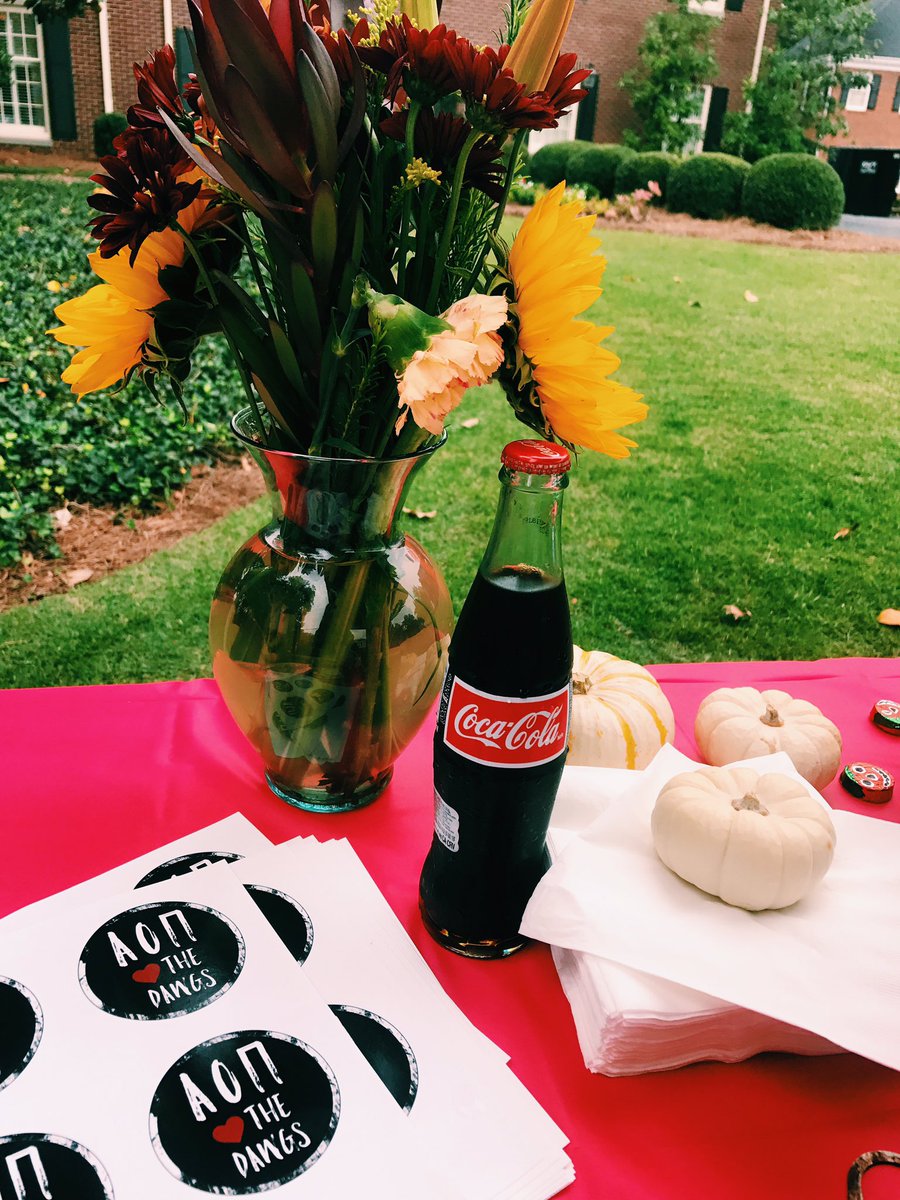 Alpha Omicron Pi tweet media