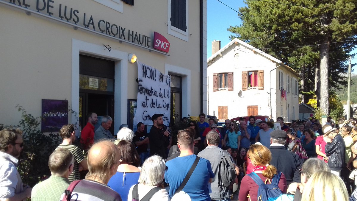 _corinnebernard's tweet photo. Usagers de la ligne des Alpes contre la fermeture de la gare de Lus et la suppression des trains! @auvergnerhalpes et Etat doivent investir! https://t.co/hRhDBvUfv5