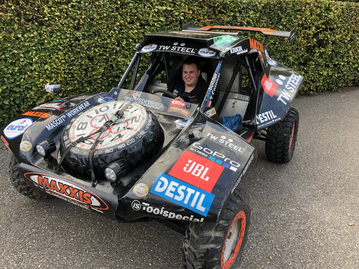 TimCoronel's tweet photo. Today play day @Experience_isl with clients off @toolspecial 
Thanks for your smiles 👍😜 https://t.co/1KKiRkrOo1