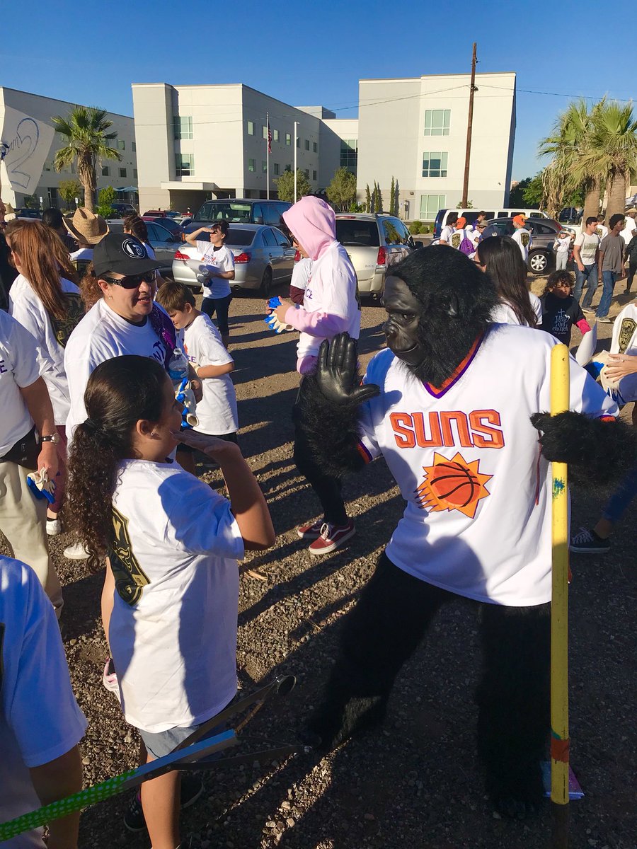 SunsCommunity's tweet photo. Gooood morning Phoenix! Glad to be here at St. Luke’s cleaning up the community and dishing out Gorilla high fives #SunsCommunity #SUNSat50 https://t.co/ARW73qQPDW