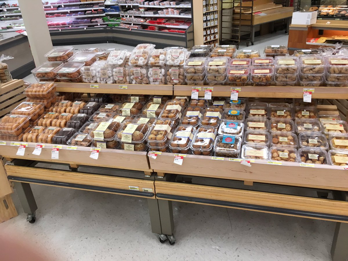 ETLMattyIce's tweet photo. Bakery, Deli, and Meat joining in on the fun! #FreshAndFullAtTheFrid https://t.co/AYQQFboclb