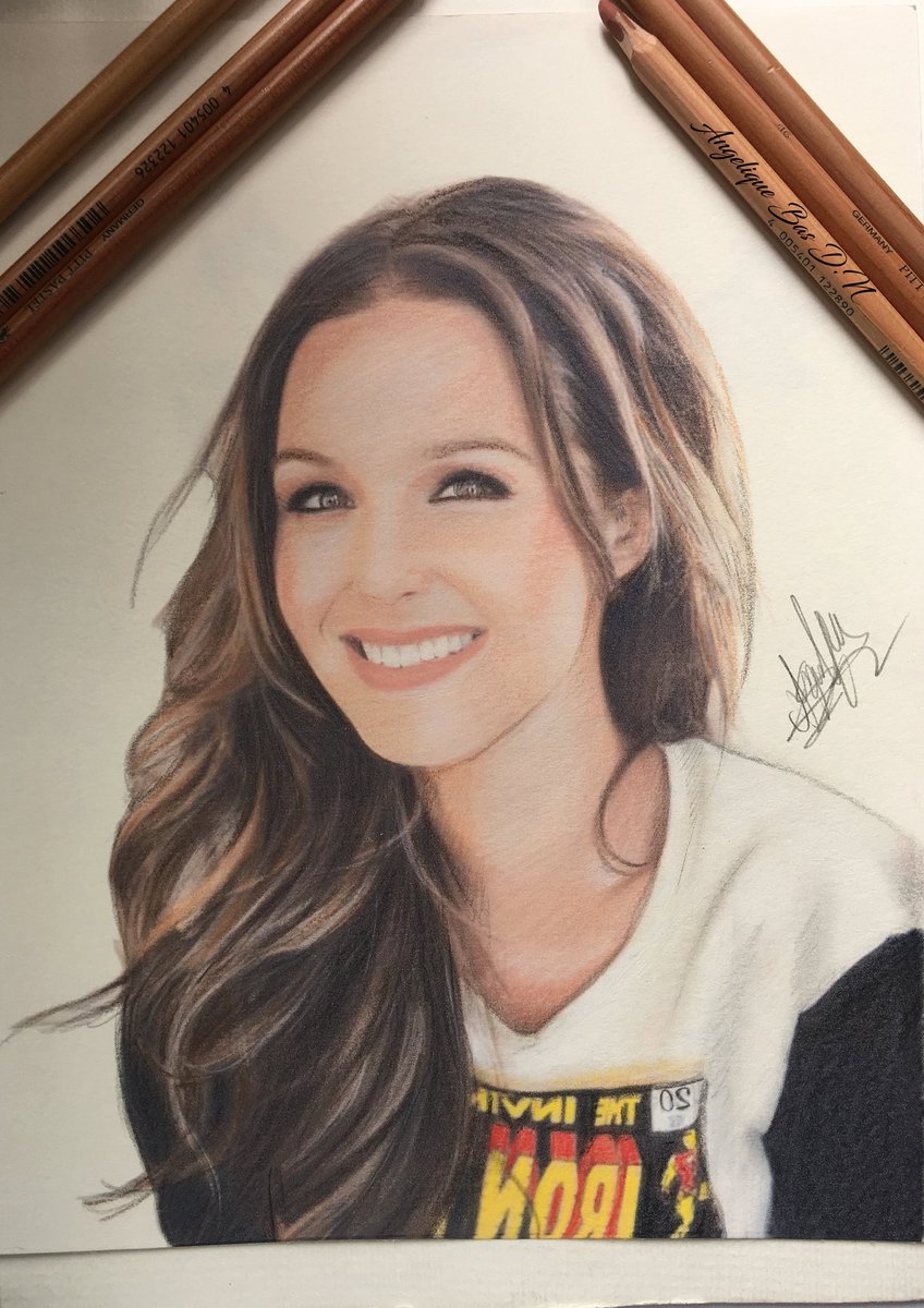 Lustranimation's tweet photo. Inspiration of the Day Portrait #PastelPencil @camilluddington Finish #Jolex #GreysAnatomy @GreysABC https://t.co/OrnkYqDxtv