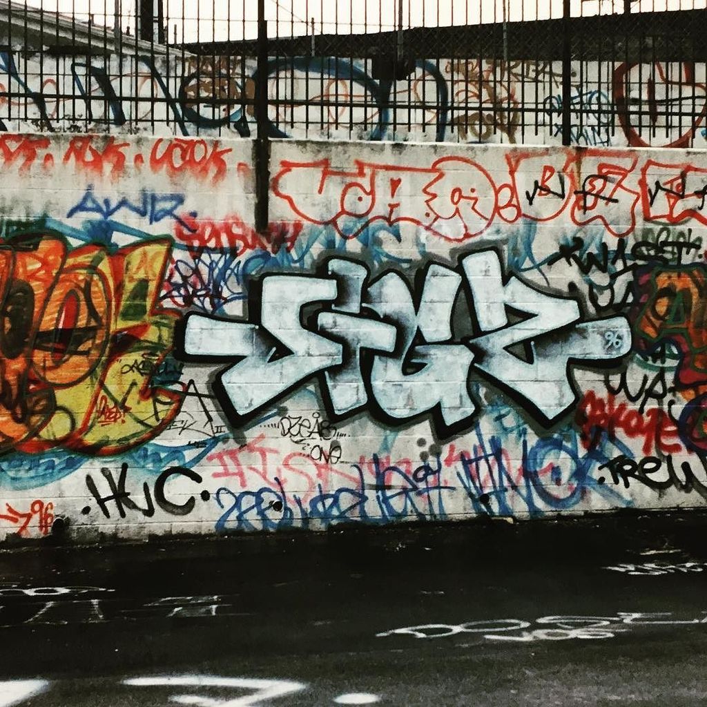 spraystreet's tweet photo. Jigz
.
.
#graffiti #graf #motoryard #lagraffiti #lagraf #lagraff #spraystreet #sprayst #artcrimes #hardcopies https://t.co/sUyngWwUAD