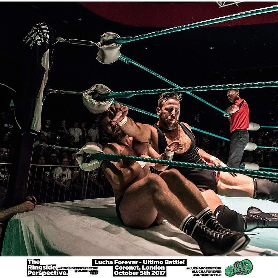 OliRingside's tweet photo. Pow! Right in the kisser #UltimoBattle #markdavis https://t.co/B1tRbfvGHd https://t.co/cC8AlTsSE1