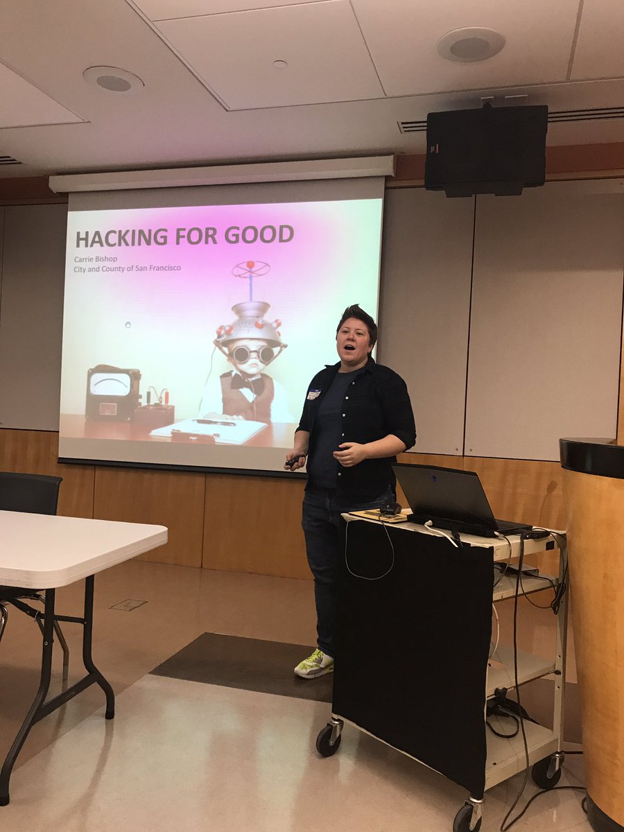 kristallakis's tweet photo. .@carriebish inspiring SF teens @teentechsf to make technology that matters. #publicservice https://t.co/4GP77n52mh