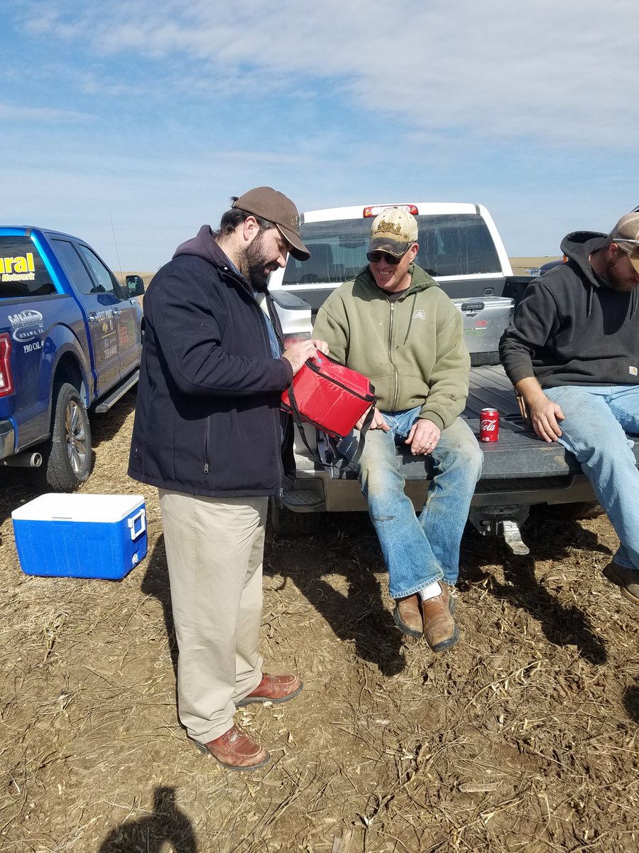 ChrisRuskamp's tweet photo. Took a #Harvest Break thanks to KTIC Radio, Strongfield Resources and Kaups Seed and Fertilizer. https://t.co/1HPhCBBXUF