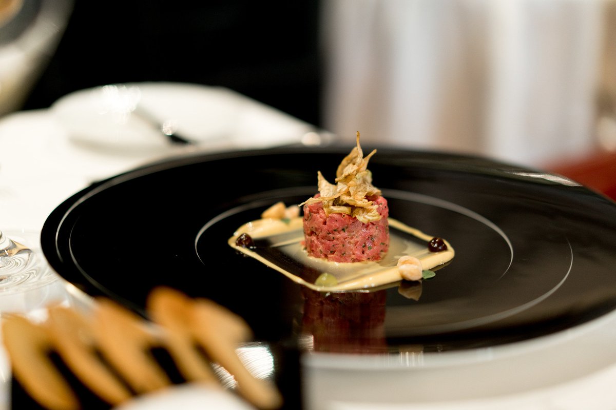 ildesco's tweet photo. Veal tartare, hazelnut mayonnaise, crispy jerusalem artichoke and liquorice. #ilDesco #MichelinStar https://t.co/5Vdel0X2PI