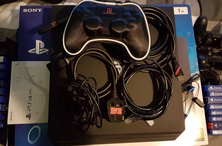 RightDrop's tweet image. PS4 PRO 1TB BUNDLE FOR SALE DM ME FOR MORE INFO SELLING FOR £150 PAYPAL // Dm me