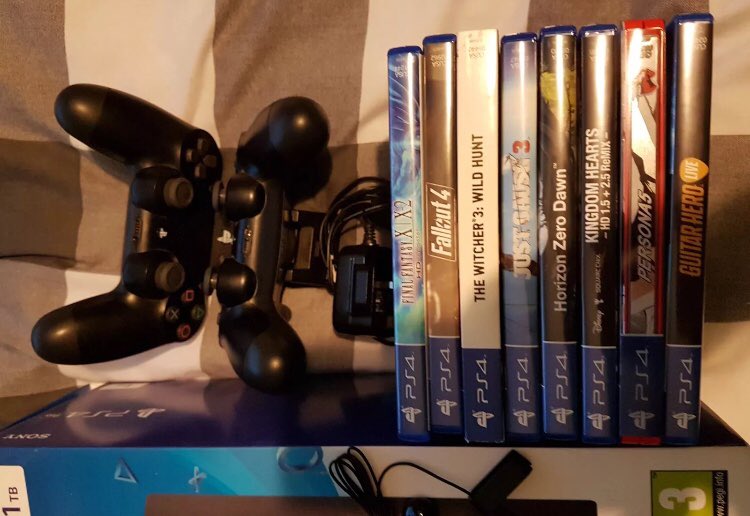 RightDrop's tweet image. PS4 PRO 1TB BUNDLE FOR SALE DM ME FOR MORE INFO SELLING FOR £150 PAYPAL // Dm me