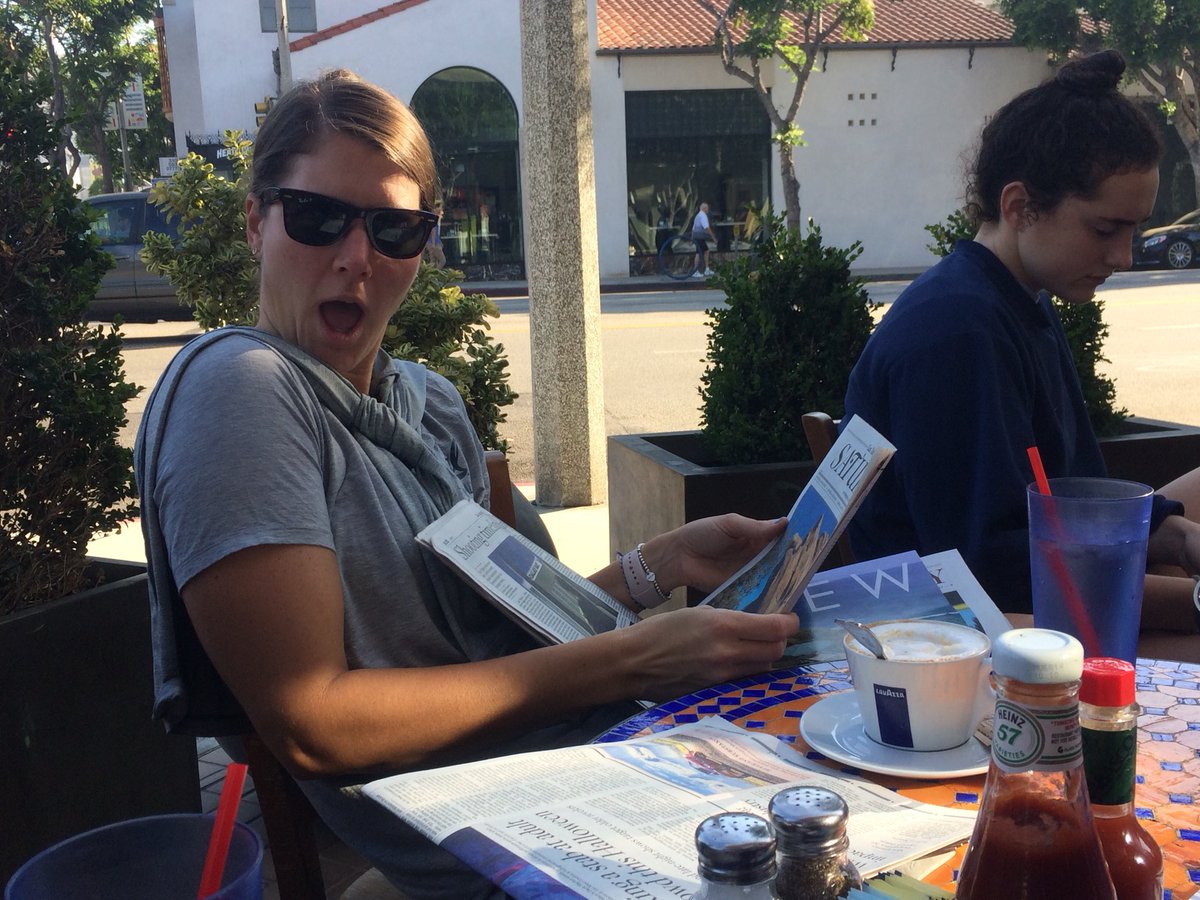 CalVolleyball's tweet photo. Is this vacation or a business trip? #LABreakfast #GoBears https://t.co/VQ9kXsHMAk