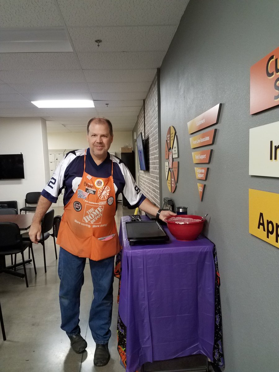 VickiRaeTHD's tweet photo. Thanks boss for cooking us breakfast! @brian4006 https://t.co/PhSCYjPEpN