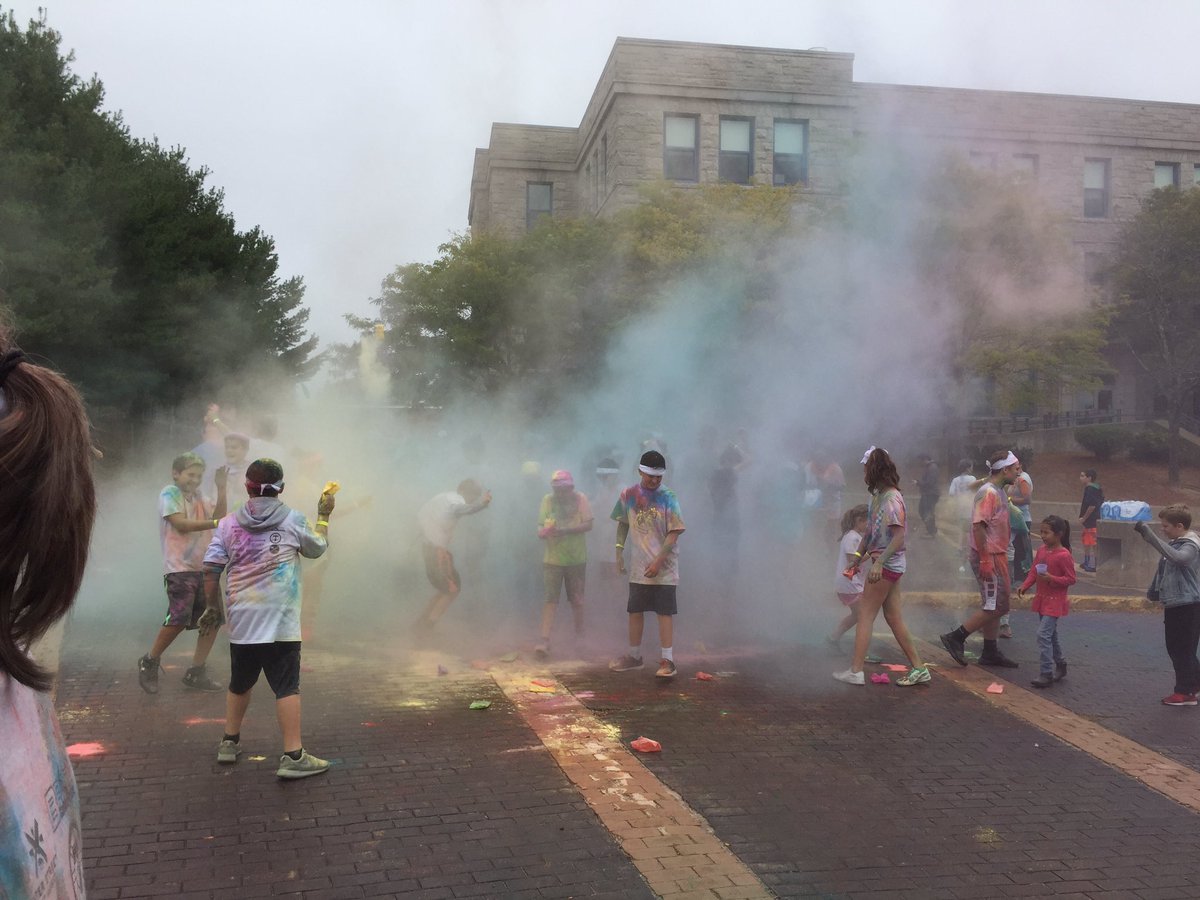 stacyhawks678's tweet image. Great time at the 2017 SMS Color Run! What a great event ❤️ all of the volunteers and runners were amazing! #colorrun2017