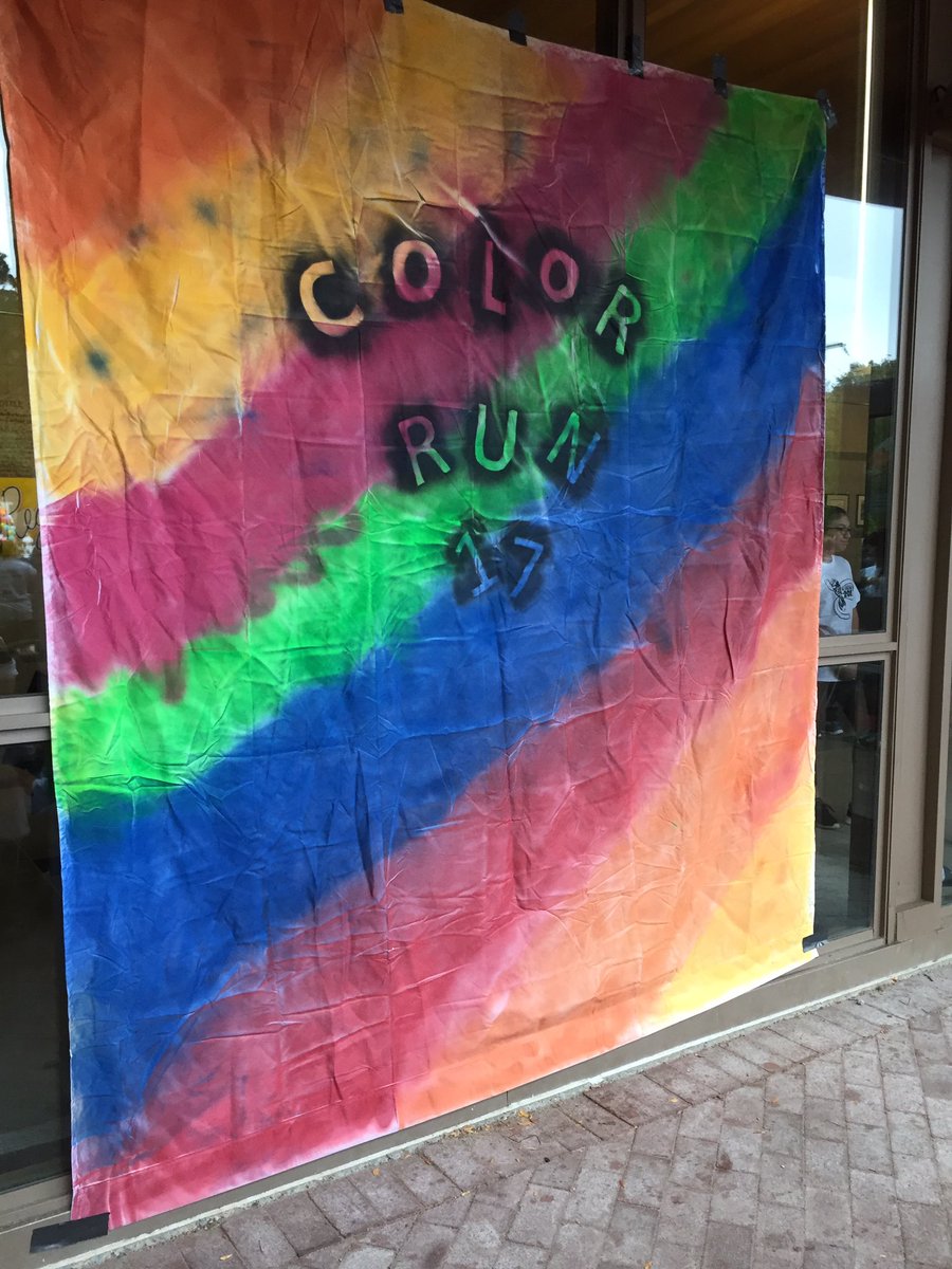 stacyhawks678's tweet image. Great time at the 2017 SMS Color Run! What a great event ❤️ all of the volunteers and runners were amazing! #colorrun2017