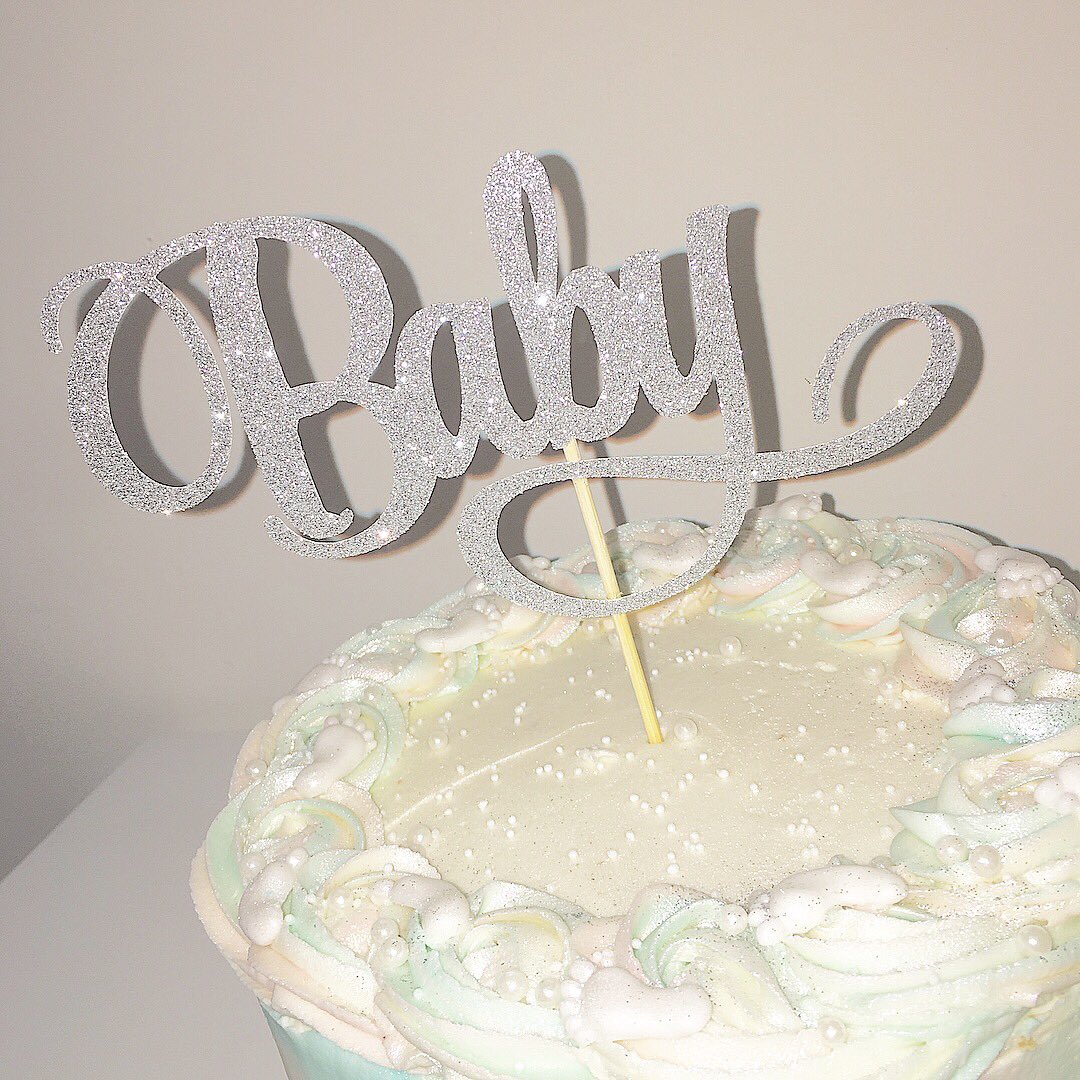 JessicacakesB's tweet photo. I lovvveeee this topper from @party.sparkles on instagram #hitherup https://t.co/oCTQFIKIsW
