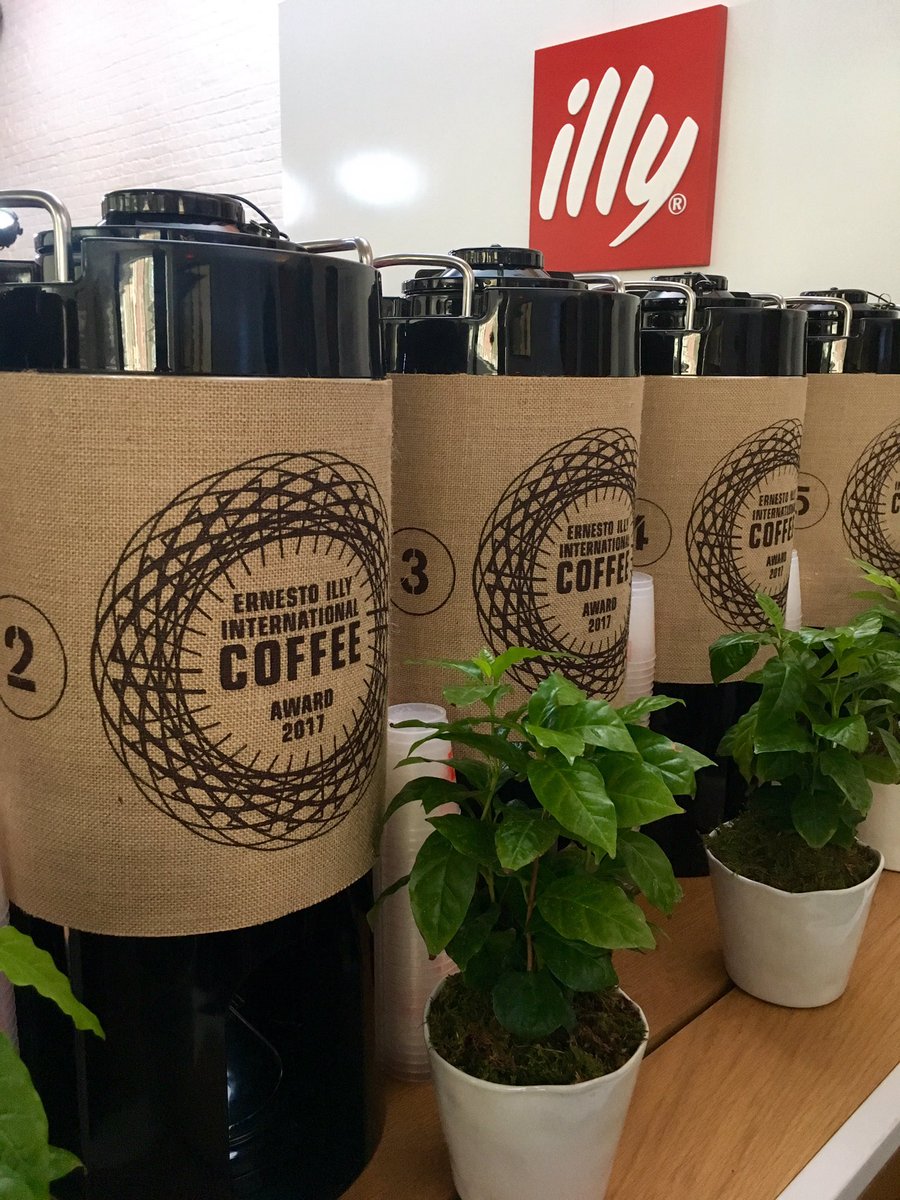 illyUSA's tweet photo. #NYCWFF Italian Harvest Party guests: Experience the nine single origin coffees that make up the legendary illy blend + meet our growers! https://t.co/85mPU7uE9f