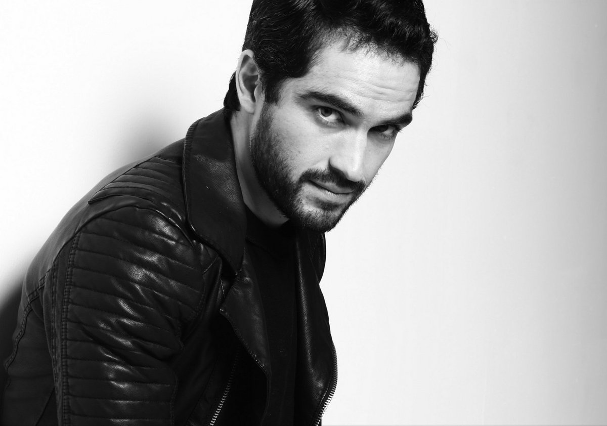 RollingStoneMX's tweet photo. Hablamos en exclusiva con Alfonso Herrera sobre la segunda temporada de 'El exorcista': https://t.co/0iJY3mAWbf https://t.co/iBR5c0fxan
